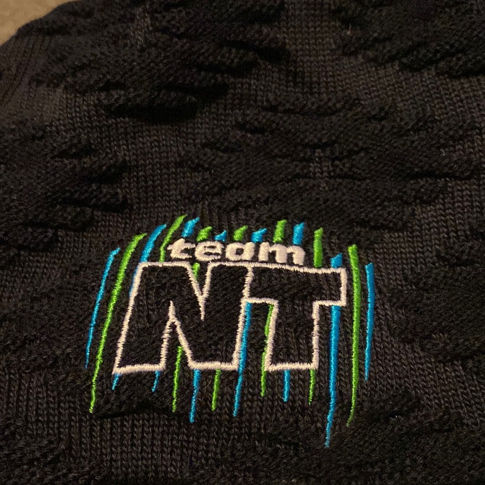 Karbon Ski Toque/ Winter Hat Beanie Team NT/NWT Canada - Picture 2 of 5